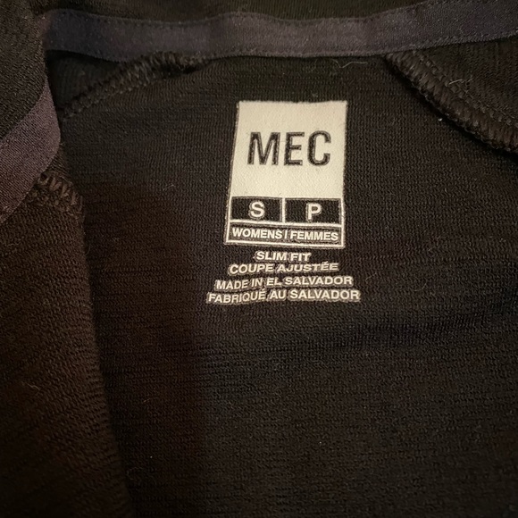 Black 1/4 zip black MEC sweater - Picture 5 of 5